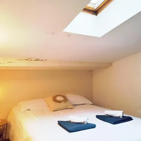 Apartment T2 In The Historic Heart Of